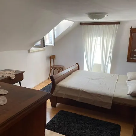 Jimmy - Spacious 2-bedroom *