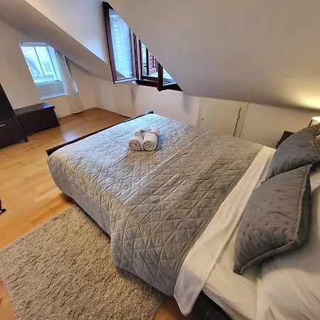 Jimmy - Spacious 2-bedroom Apartment