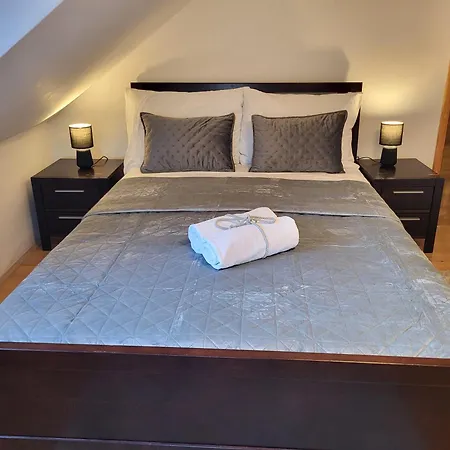 Jimmy - Spacious 2-bedroom Apartment