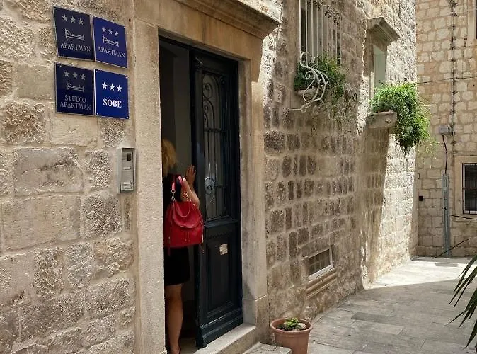 Jimmy - Spacious 2-bedroom Apartment Dubrovnik