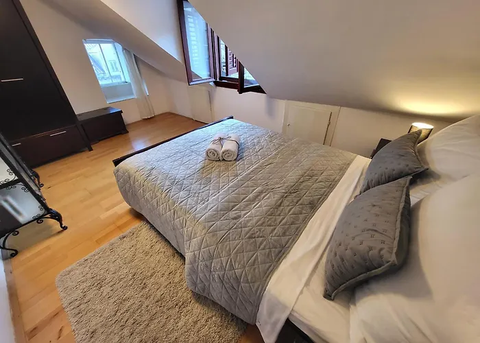 Jimmy - Spacious 2-bedroom Apartment