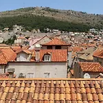 Jimmy - Spacious 2-bedroom * Dubrovnik